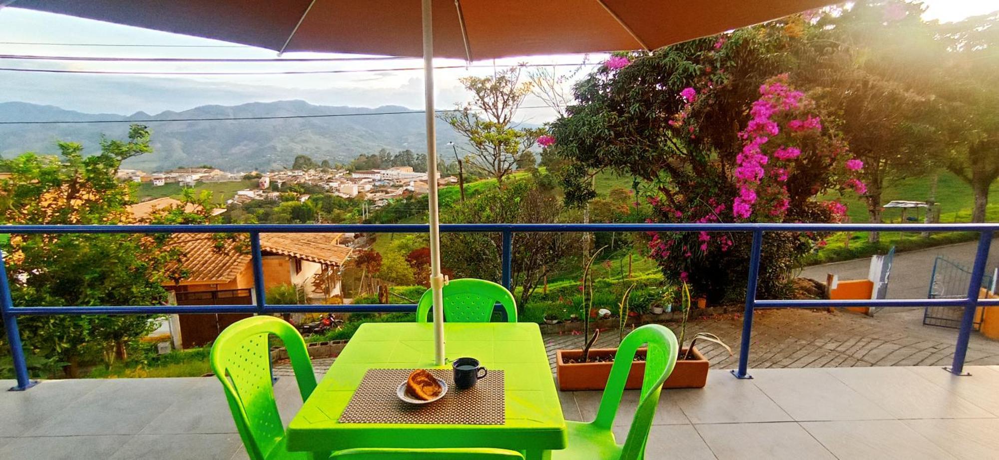 Hotel ᒍᑌᕼᗩᒪᑌ à Jericoc  Extérieur photo
